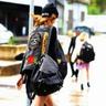 柬埔寨木牌买衣服